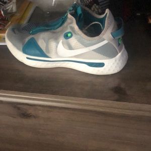 Paul George basketball shoes